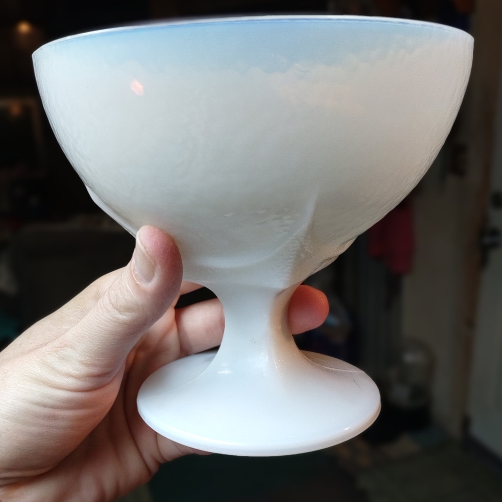 Milk glass goblet - Picture 2 of 7